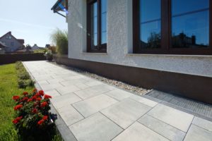 Polbruk_MultiComplex(1) Trendy tarasowe. Ponadczasowe szarości i geometryczne kształty.